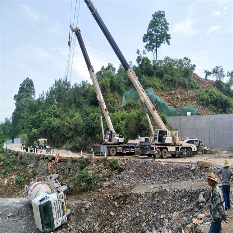 秭归汽车掉沟里叫吊车救援要多少钱
